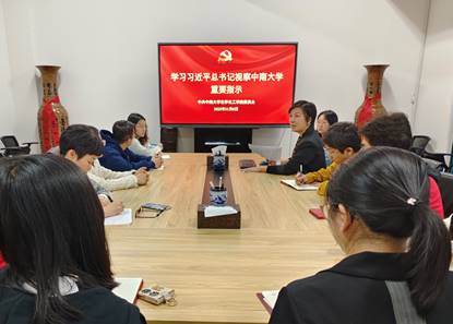 说明: 会议室里的人们描述已自动生成 说明: 会议室里的人们描述已自动生成