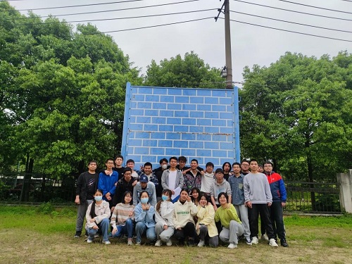 365英国上市集团