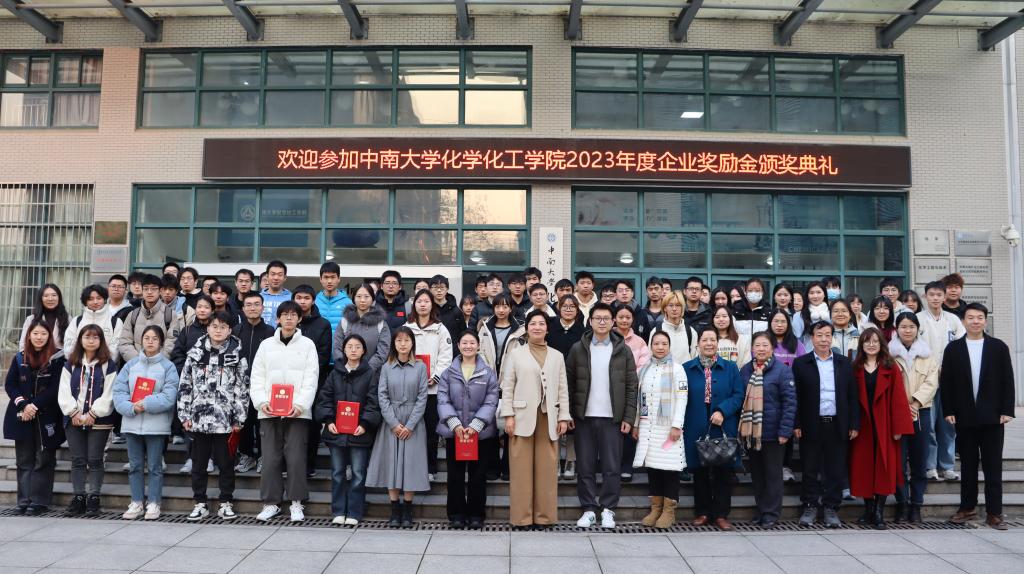 365英国上市集团