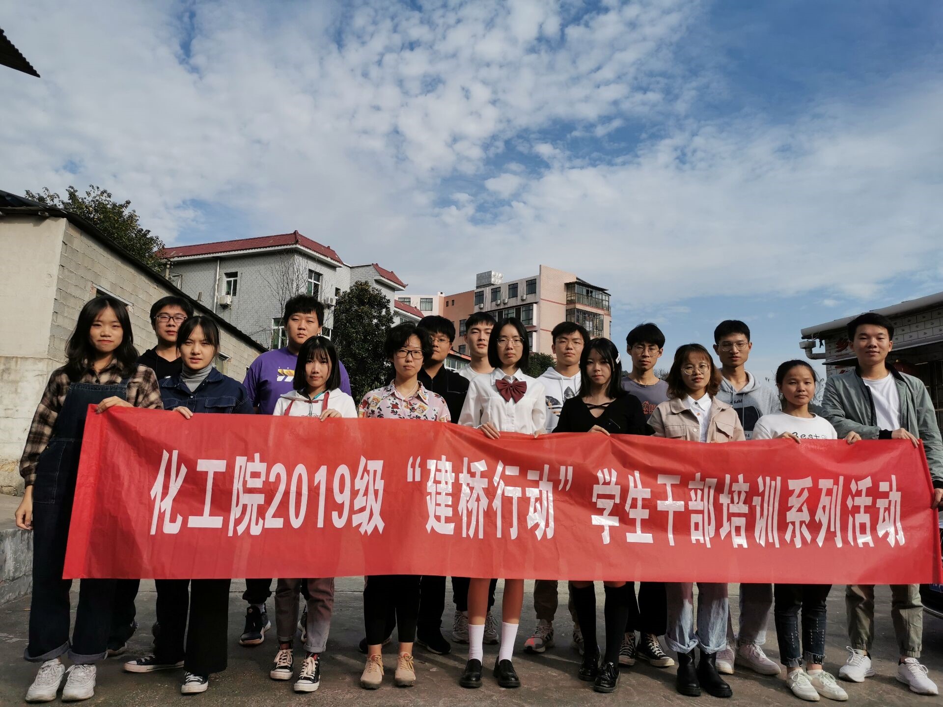 365英国上市集团