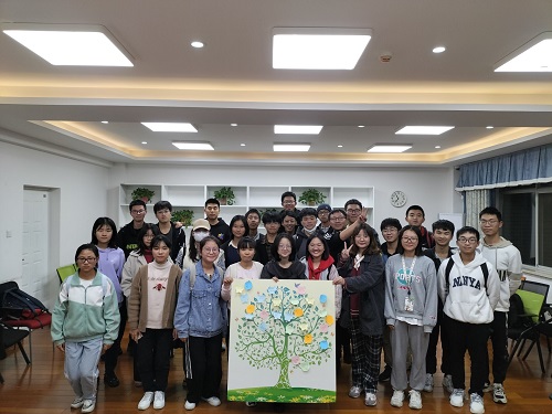365英国上市集团