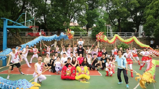 365英国上市集团
